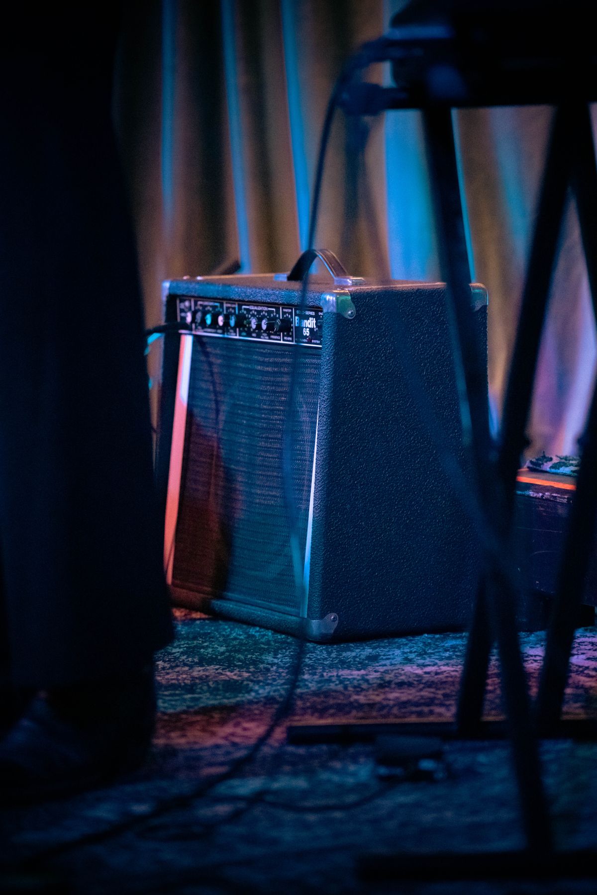 Amplifier in stage haze